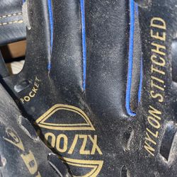 Dunlop Kids Baseball Glove