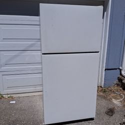 Fridge 20cuft by Whirlpool 