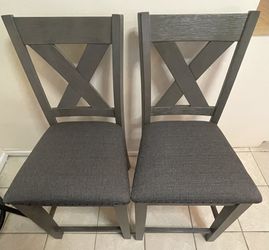 Gentally Used Table 2 Chairs 2 Bar Stools NEGO