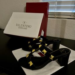 VALENTINO GARAVANI Roman Stud Block-Heel Sandals