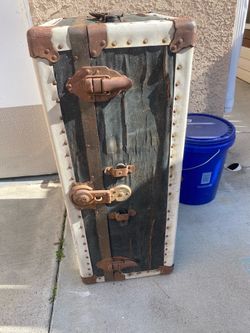 Antique vintage streamer trunk
