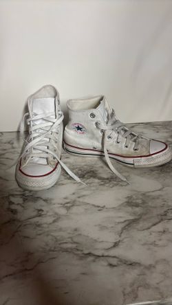 White Converse men’s 4/ Women’s 6