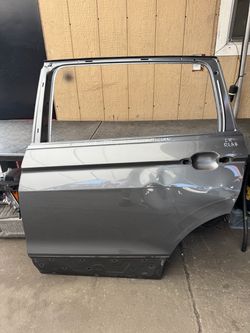 2018 2019 2020 2021 2022 2023 2024 VOLKSWAGEN TIGUAN LEFT REAR DOOR OEM USED