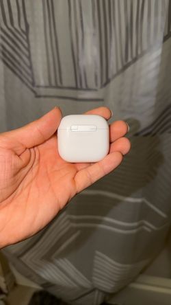 Apple AirPods 4 w/ Active Noise Cancellation – Like New