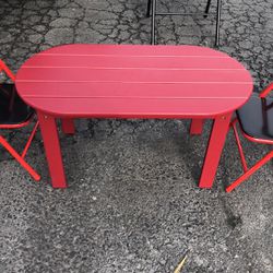 35”x18”x18”h Very good condition table with two folding chairs