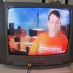 SANYO 26 INCH CRT TV RETRO GAMING FRONT AND REAR RCA JACKS $125