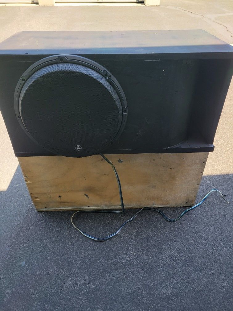 UNA BOCINA Y AMPLIFIER