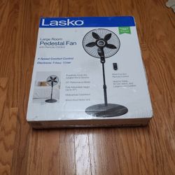 Lasko Large Room Pedestal Fan w/remote