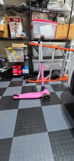Pink Kids 3-Wheel Kick Scooter