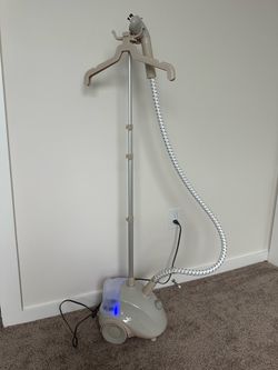 Like-New Garment Steamer – Excellent Condition