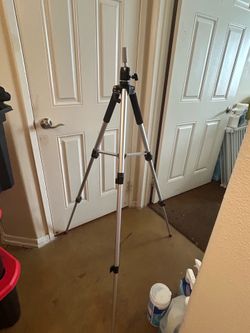 Stand tool with doll head