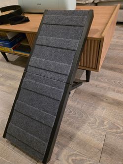 Foldable pet ramp