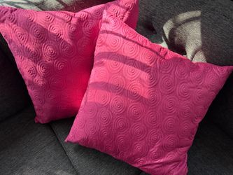 Elle Woods throw pillow set. 20x20