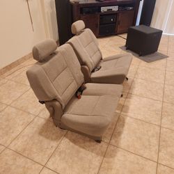 Two thousand four , toyota sequoia, back rule seats, very good condition