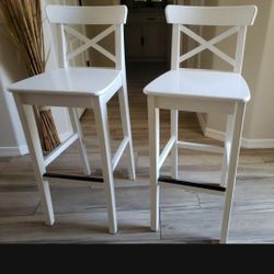 2 Bar Stools Excellent Condition Like New 29"