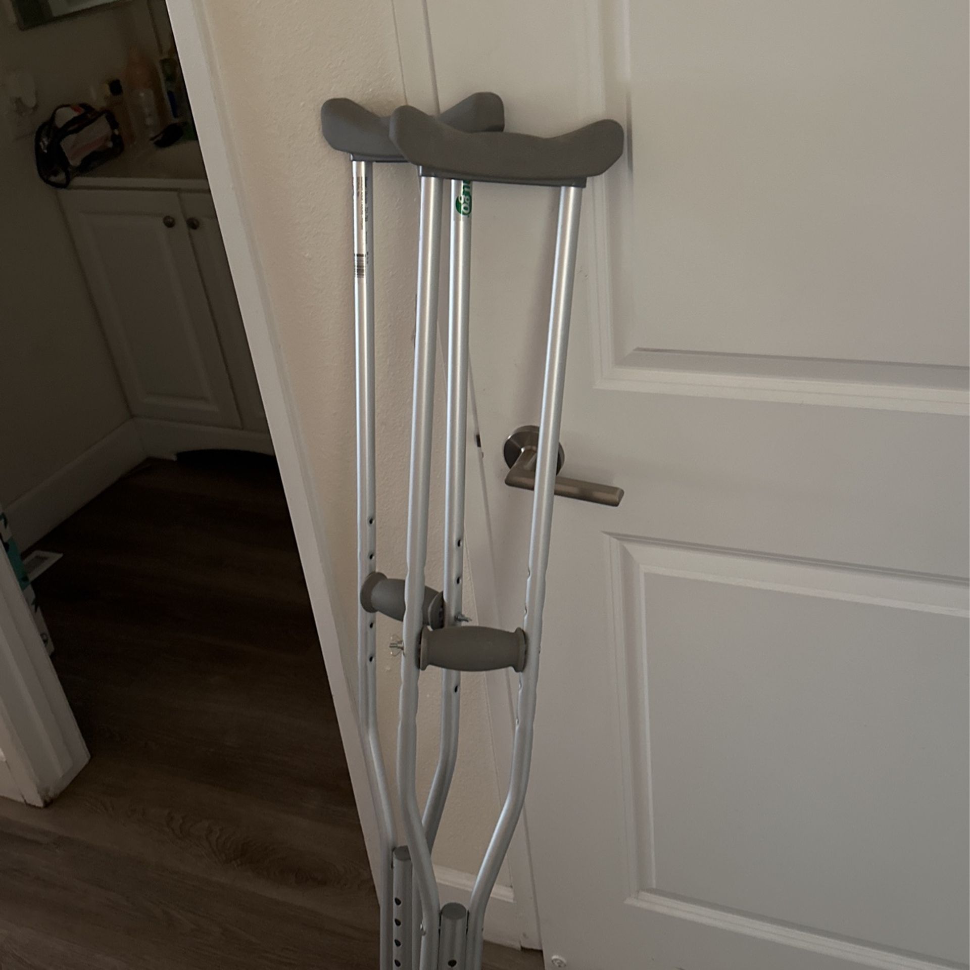 Crutches 