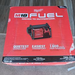 AIR COMPRESSOR MILWAUKEE TOOL ONLY