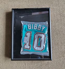 Vancouver Grizzlies Mike Bibby signed jersey with display case