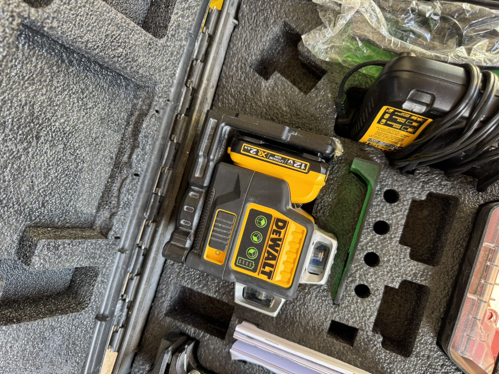 De Walt 360 Laser With Battery And Charger