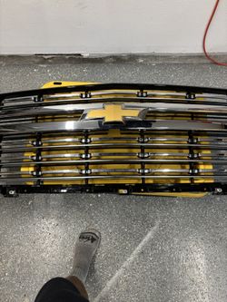 Chevy Suburban / 1500 Grille With Camera Cut Out