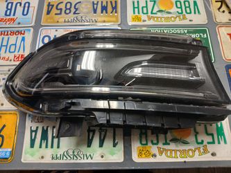 17-21 Dodge Charger Right passenger Side HID Headlight oem