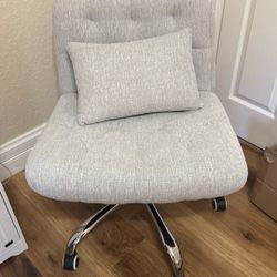 Cozy, oversize rolling chair