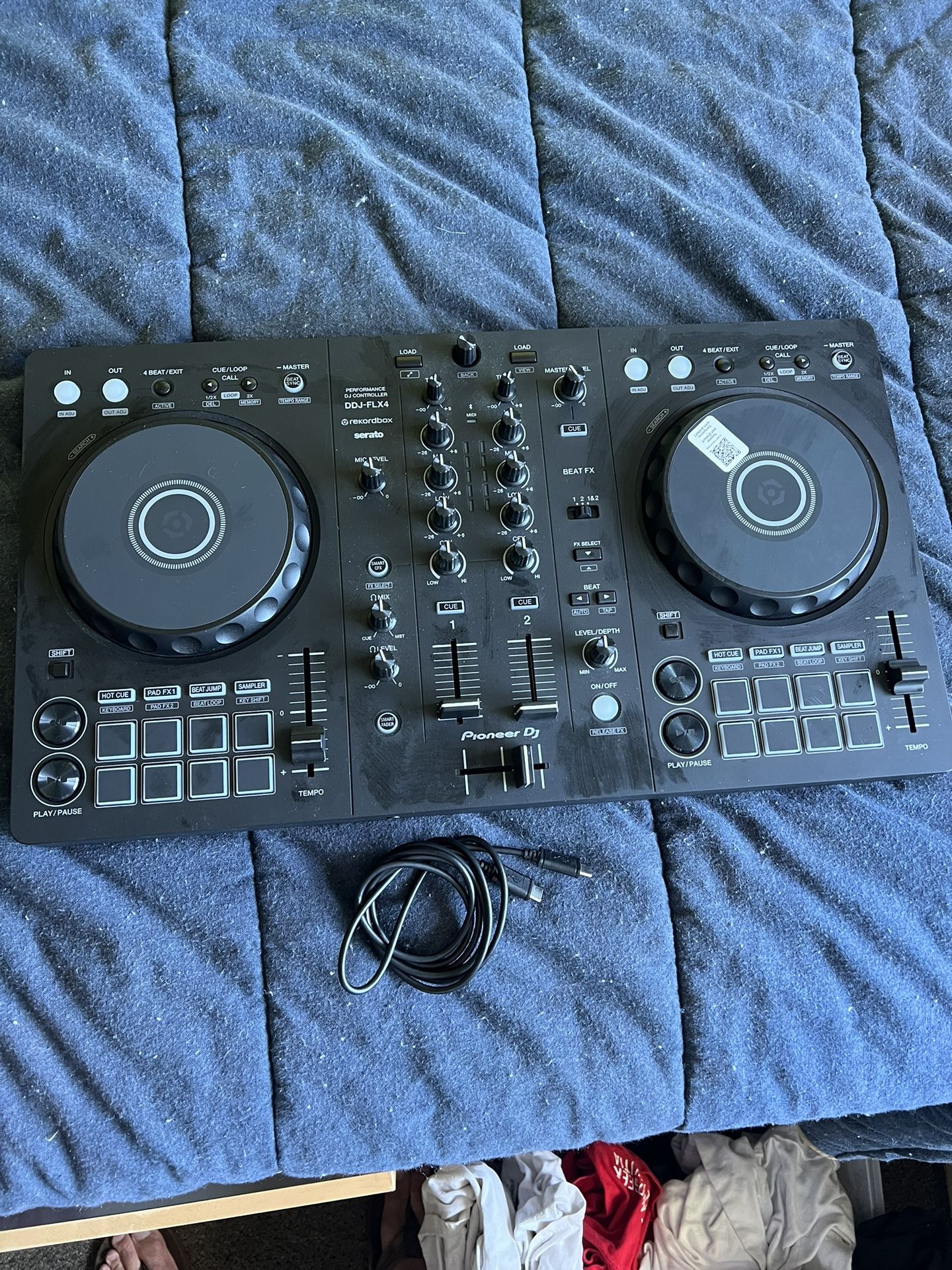 Pioneer DJ:  DDJ-FLX4