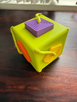 OombeeCube Travel-Friendly Shape-Matching Sensory Toy for Babies and Toddlers
