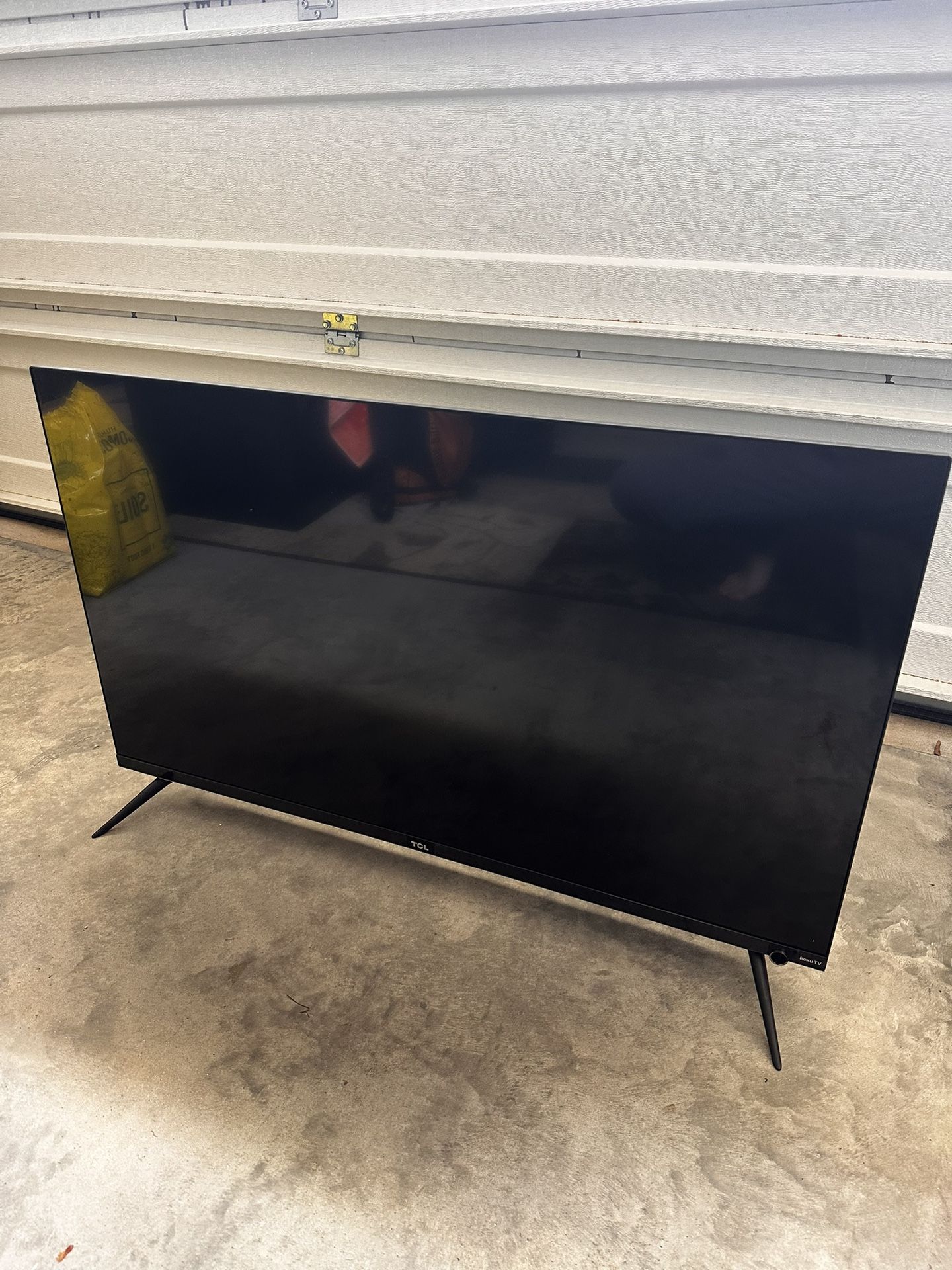 TCL 4K 42” Smart TV 43S525 - Excellent Condition
