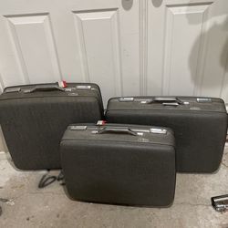 Vintage American Tourister Luggage 3 Piece Set