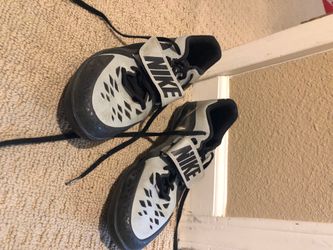 Nike shoutout/discus shoes