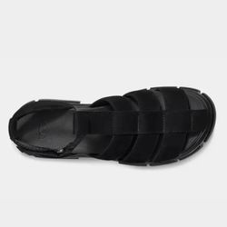 UGG Strappy Sandal Women’s Size 91/2
