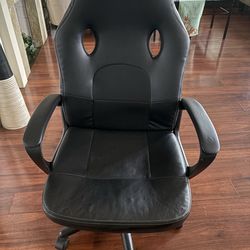 Black office/gaming chair