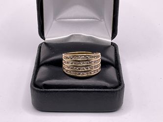 Gold natural diamond ring