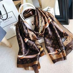 LV Large silk Scarf 🧣 