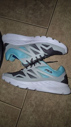 Ladies FILA Tennis shoes 91/2
