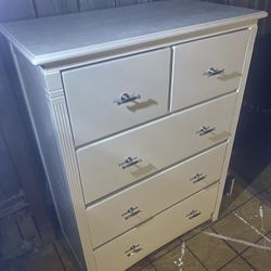 💟  Solid Dresser (Restored)