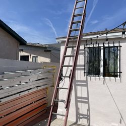 Condition 24 Feet Fiberglass Extension Ladder