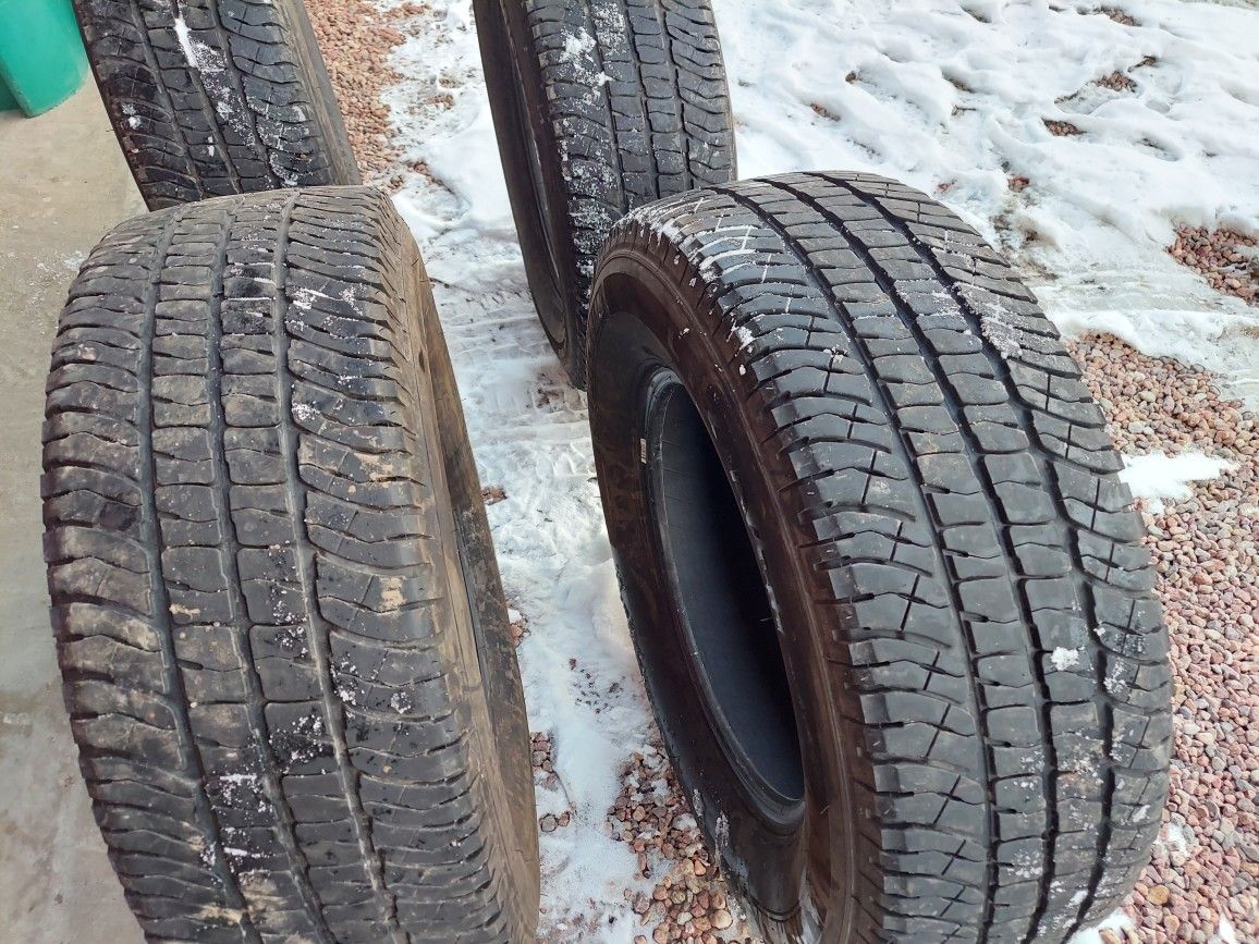 Set Of Michelin LTX Atx 275 70 18