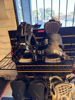 Flow flite rear entry step in snowboard, bindings, certified with warranty located at Sin city snowboards