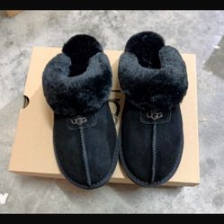 Women’s Black Slippers  