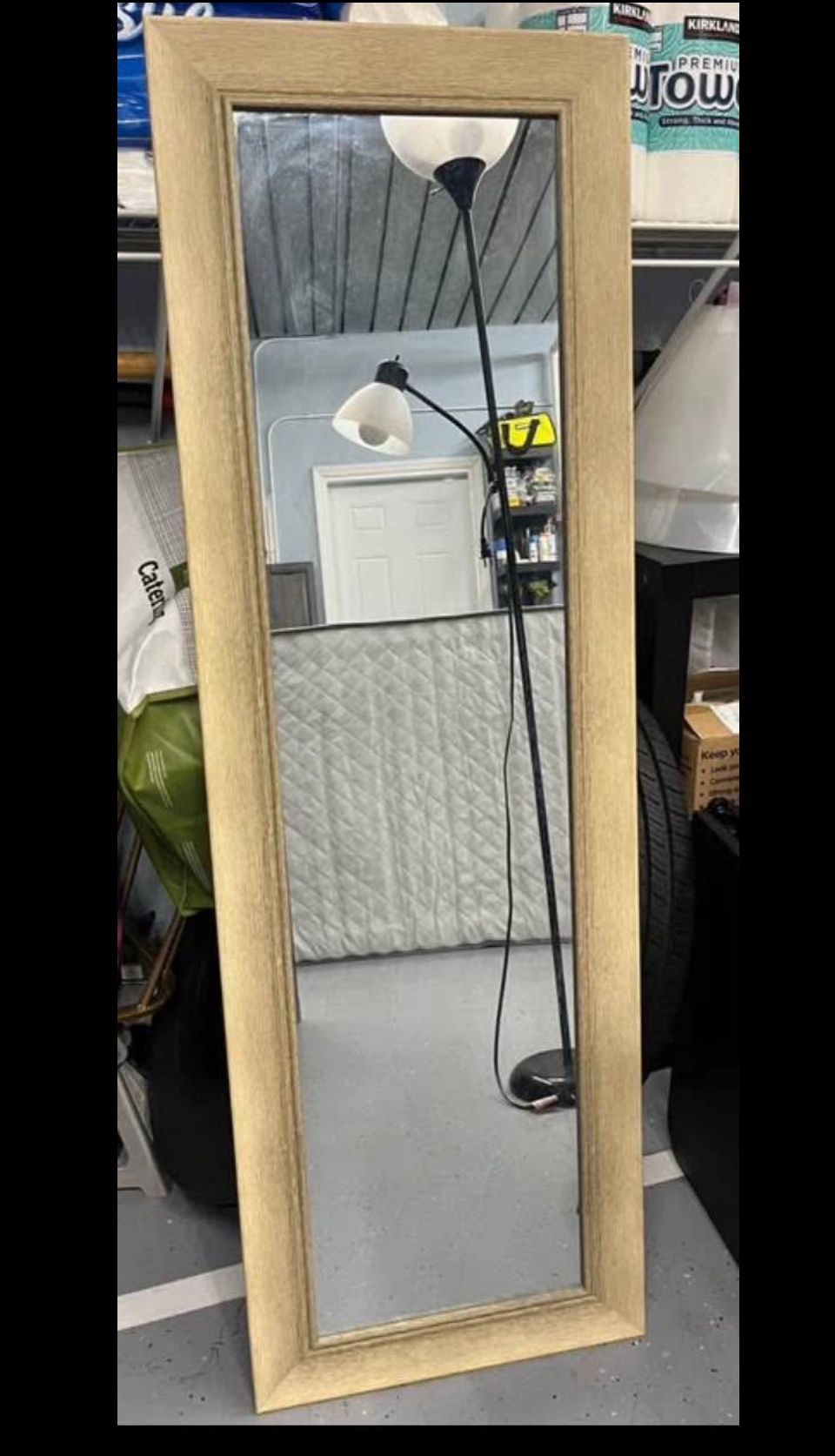 Espejo con filo dorado/Mirror with golden frame