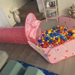 Ball Pit With Tunnel/Balls