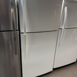 Whirlpool White Gloss Apartment Size Refrigerator