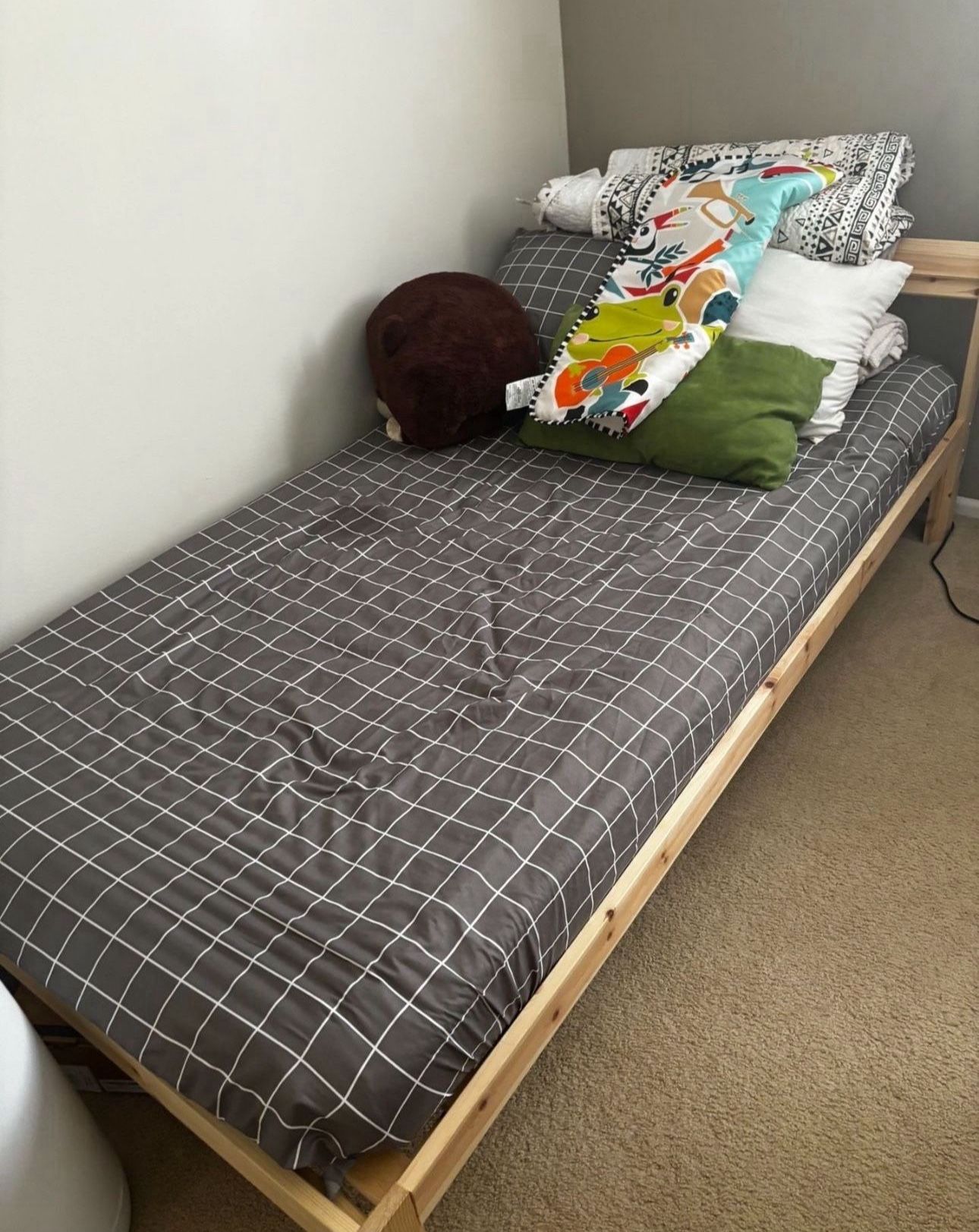 Twin bed