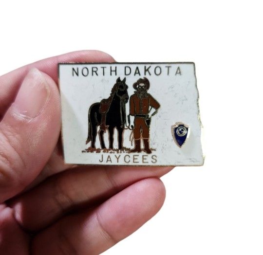 Vintage Gold Toned North Dakota Jaycees Pin 1.5"