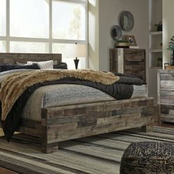 Derekson Gray Panel Bedroom Set | B200

