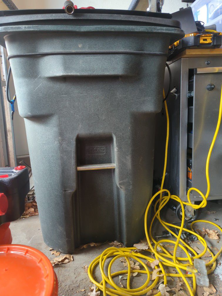 96 Gallon Toter Trash Can - Lightly Used 