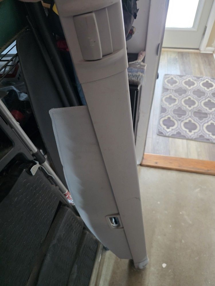 Trunk screen for 2007 Chevy traverse