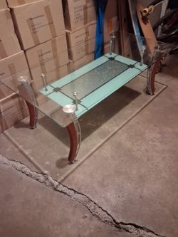 Coffe table great condition 47 longer taller 20